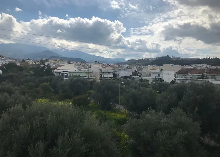 Best House, Nirvana, Patra